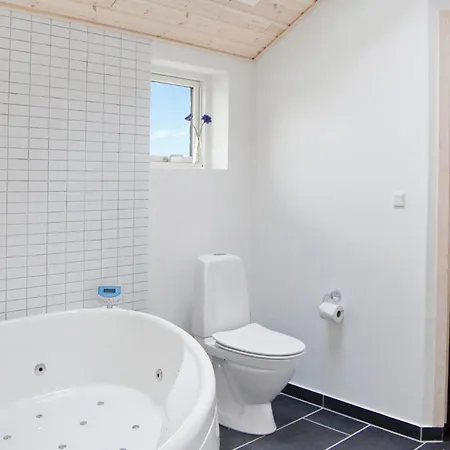 Gorgeous Home In Ronde With Sauna Casa vacanze Rønde