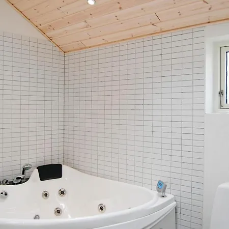 Gorgeous Home In Ronde With Sauna *