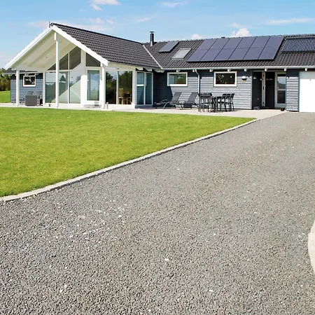 Gorgeous Home In Ronde With Sauna *