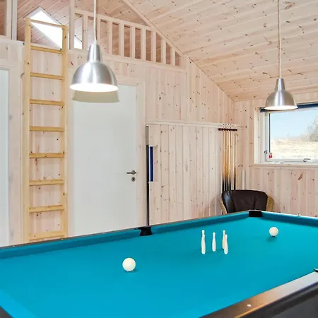 4 Bedroom Awesome In Holiday home Ronde
